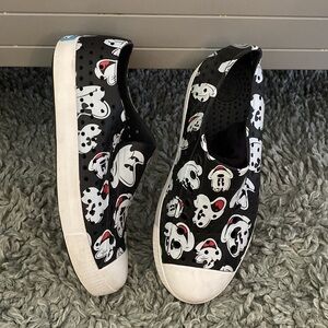 🤍🖤Native Mickey Disney slip on 🖤🤍size 3